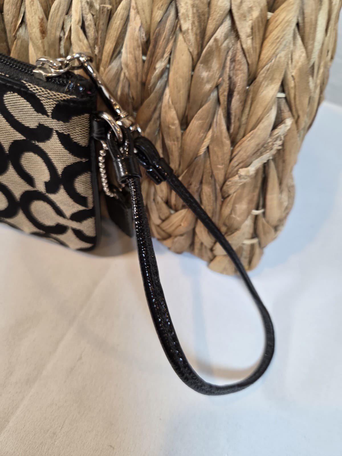 Coach Poppy Signature C Wristlet Pouch Y2K Heart Flower Appliqué Black White Zip thumbnail 6