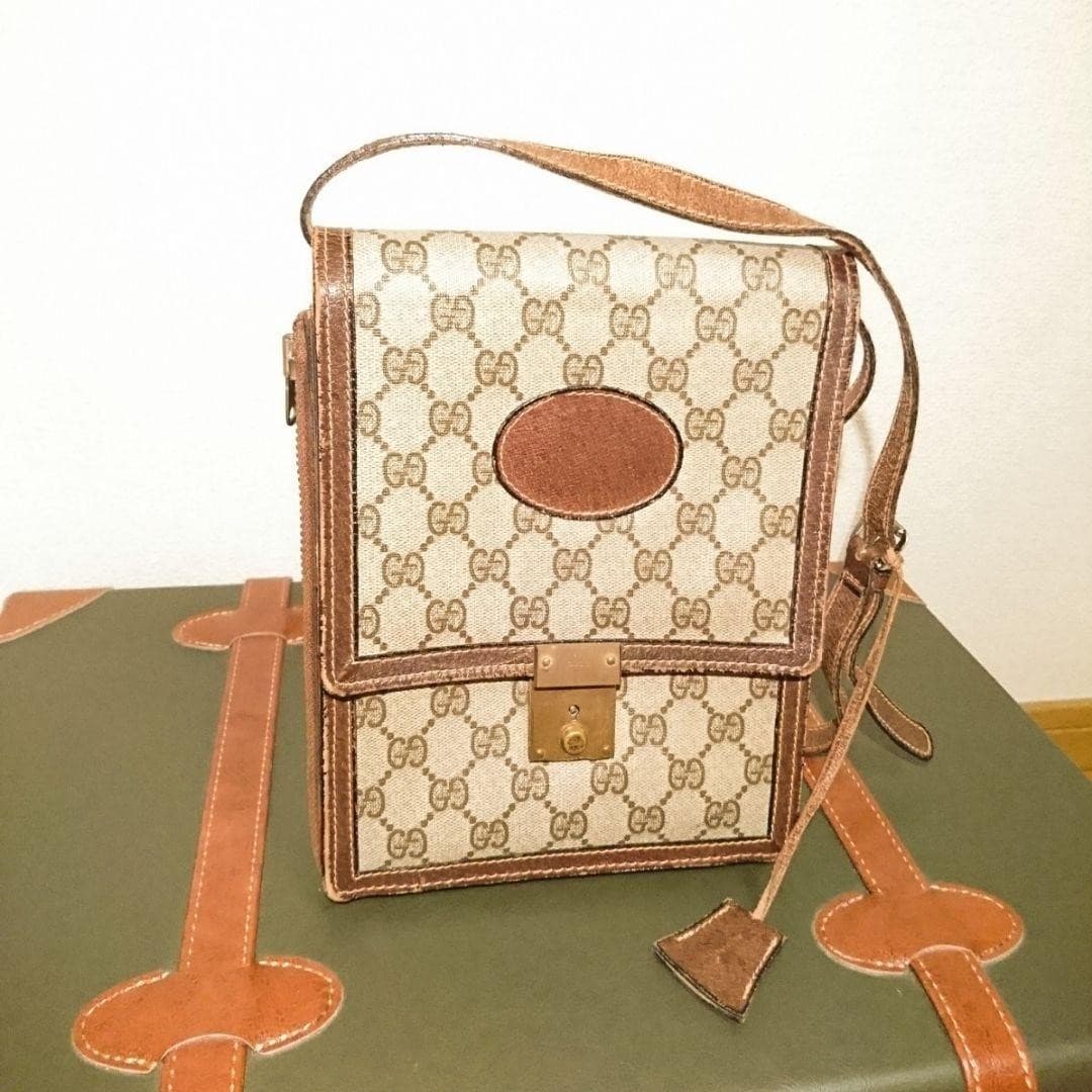 GUCCI Vintage GG Pattern Shoulder Bag Canvas Leather Beige Brown Logo From Japan