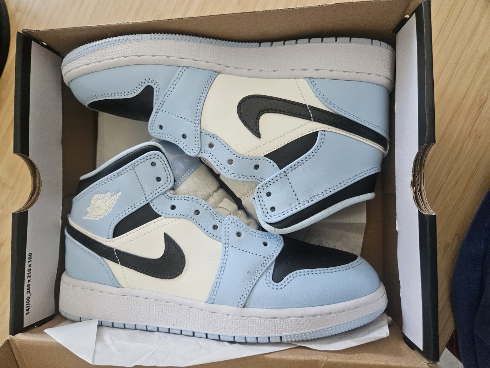 Jordan Air Jordan 1 Mid Ice Blue GS Leather Sneakers 5Y Unisex Kids thumbnail 6