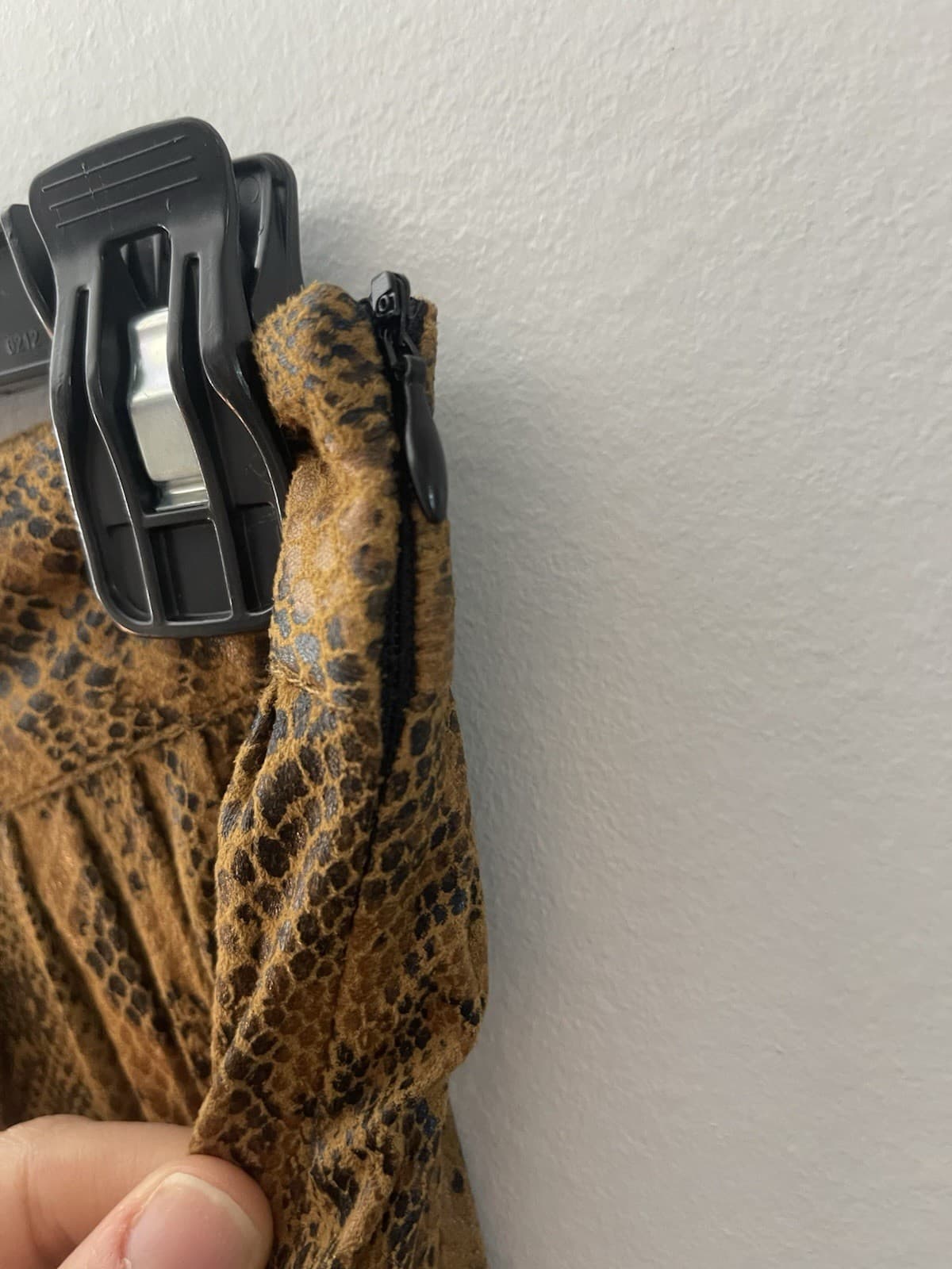 Zara new with tags Snakeskin Pleated max skirt (size M) thumbnail 5