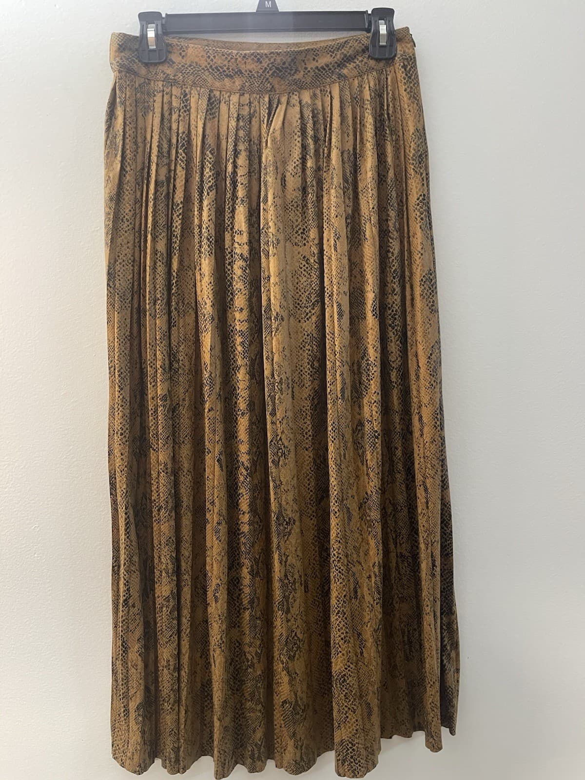Zara new with tags Snakeskin Pleated max skirt (size M) thumbnail 6