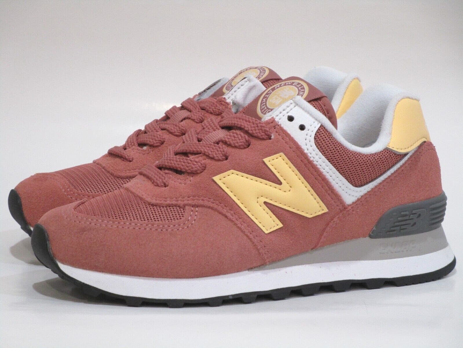 New Balance Women's 574 V2 Classic Sneaker Shoes, 6 B(Medium) US