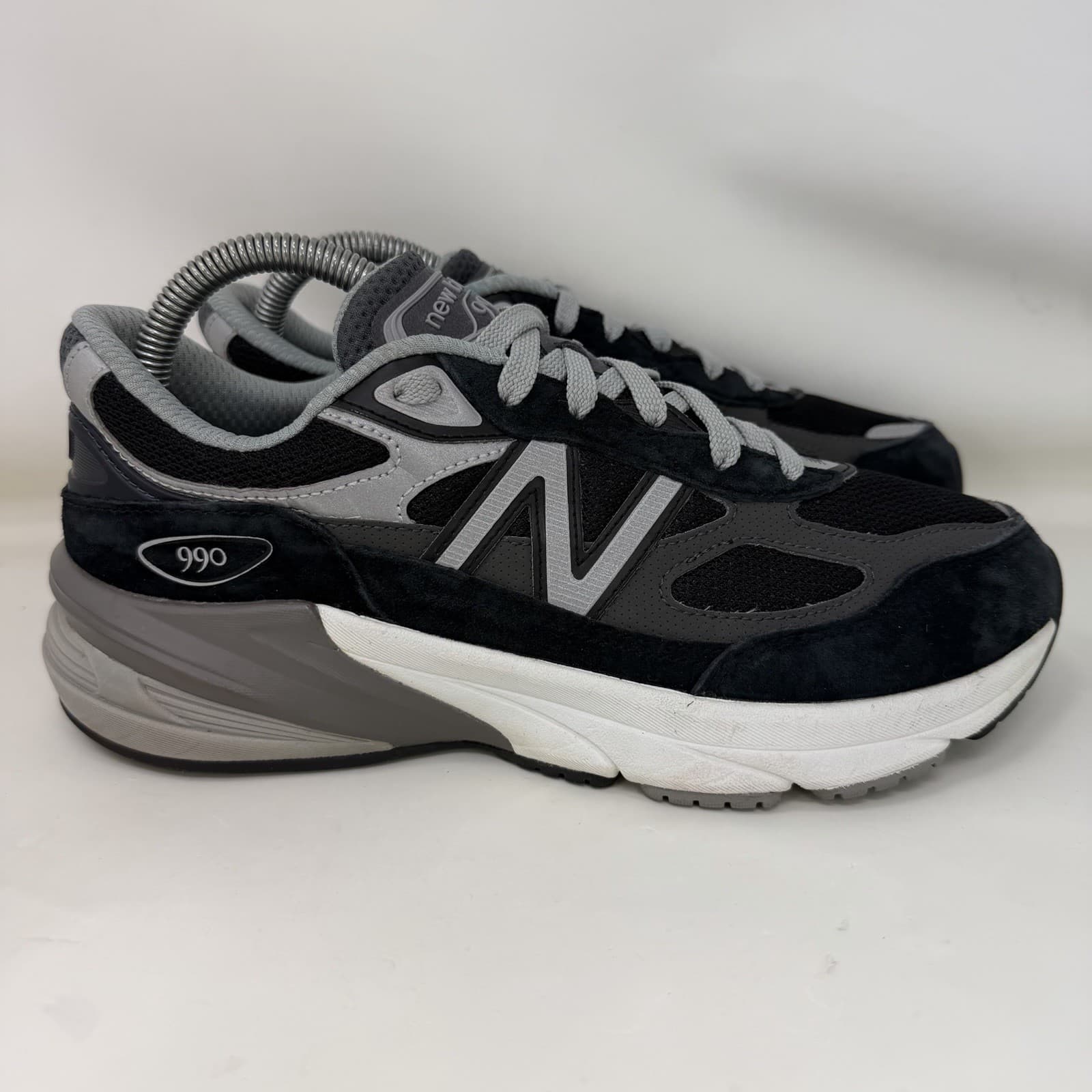 New Balance 990v6 Running Shoes Black Silver Youth Size 7 / Women’s Size 8.5