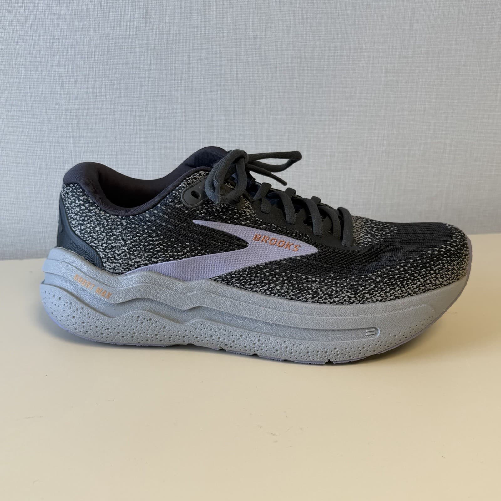 Brooks Women’s Ghost Max 2 Running Shoe Black & Lavender Sz 8.5 B US, EU 40 Walk