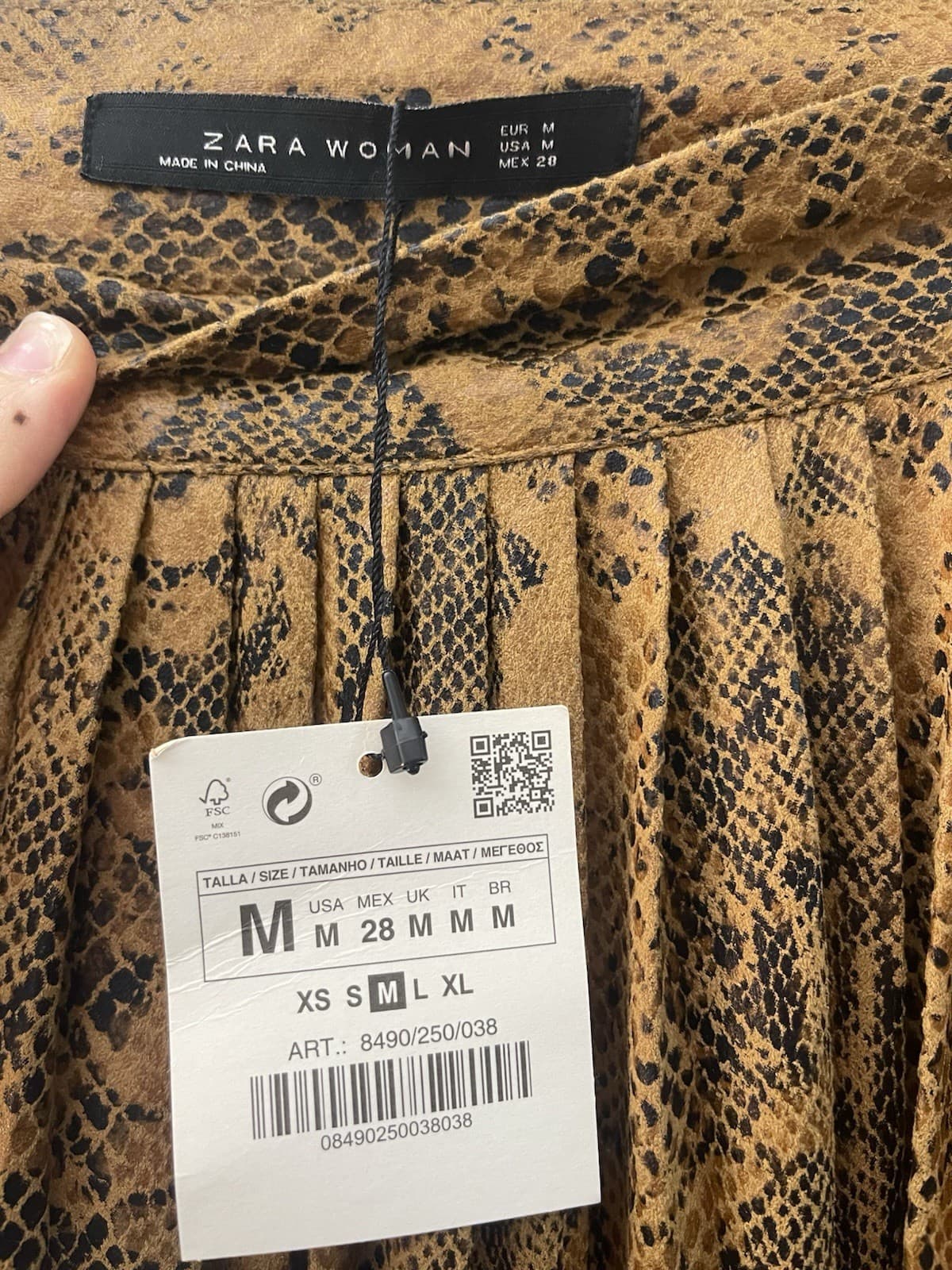 Zara new with tags Snakeskin Pleated max skirt (size M) thumbnail 4