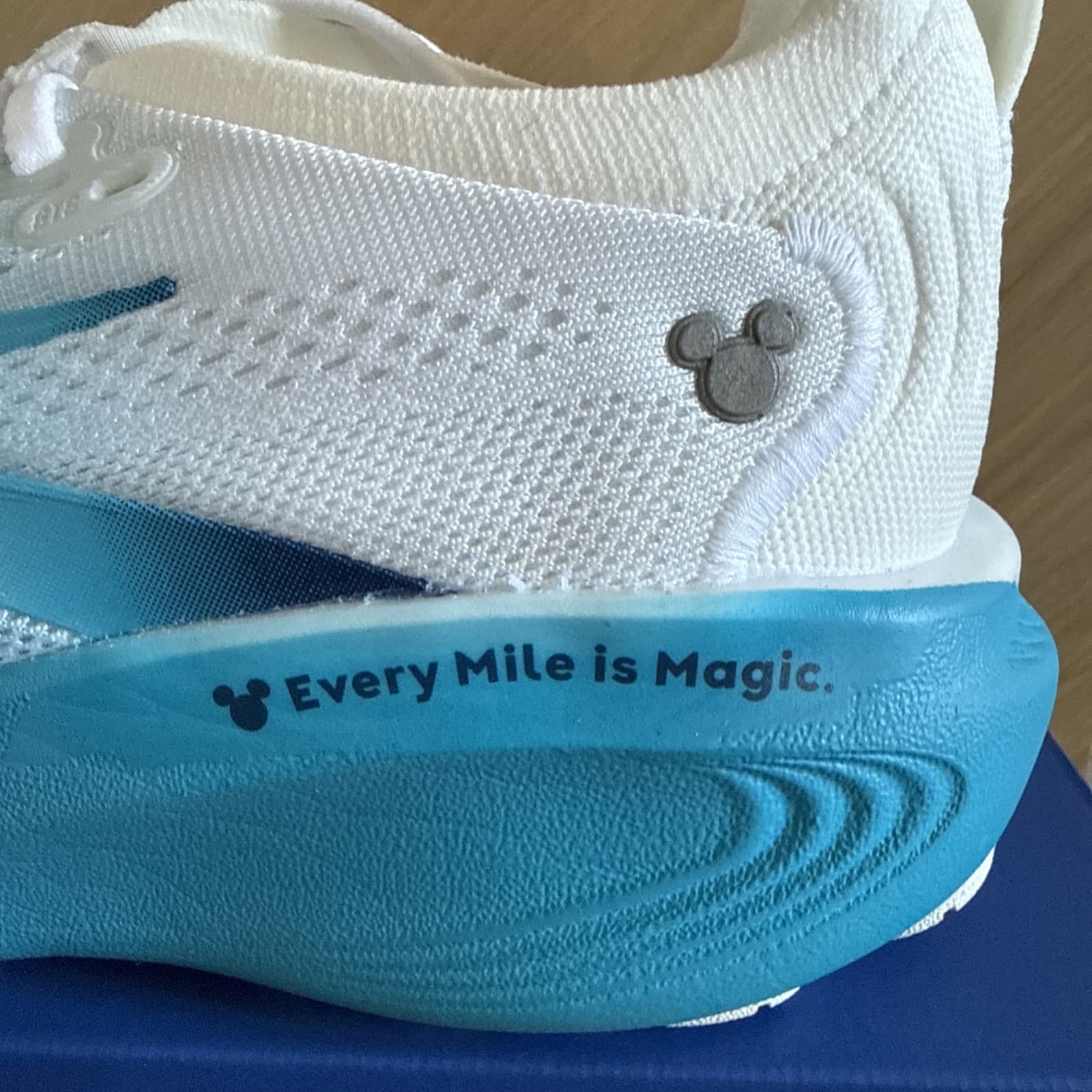 Brooks Run Disney Adrenaline GTS 25 Women's Size 9 Shoes Sneakers New in the Box thumbnail 2