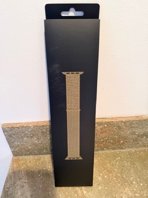 Genuine Apple Watch NIKE Sport loop 44mm Olive Flak New in Open Box