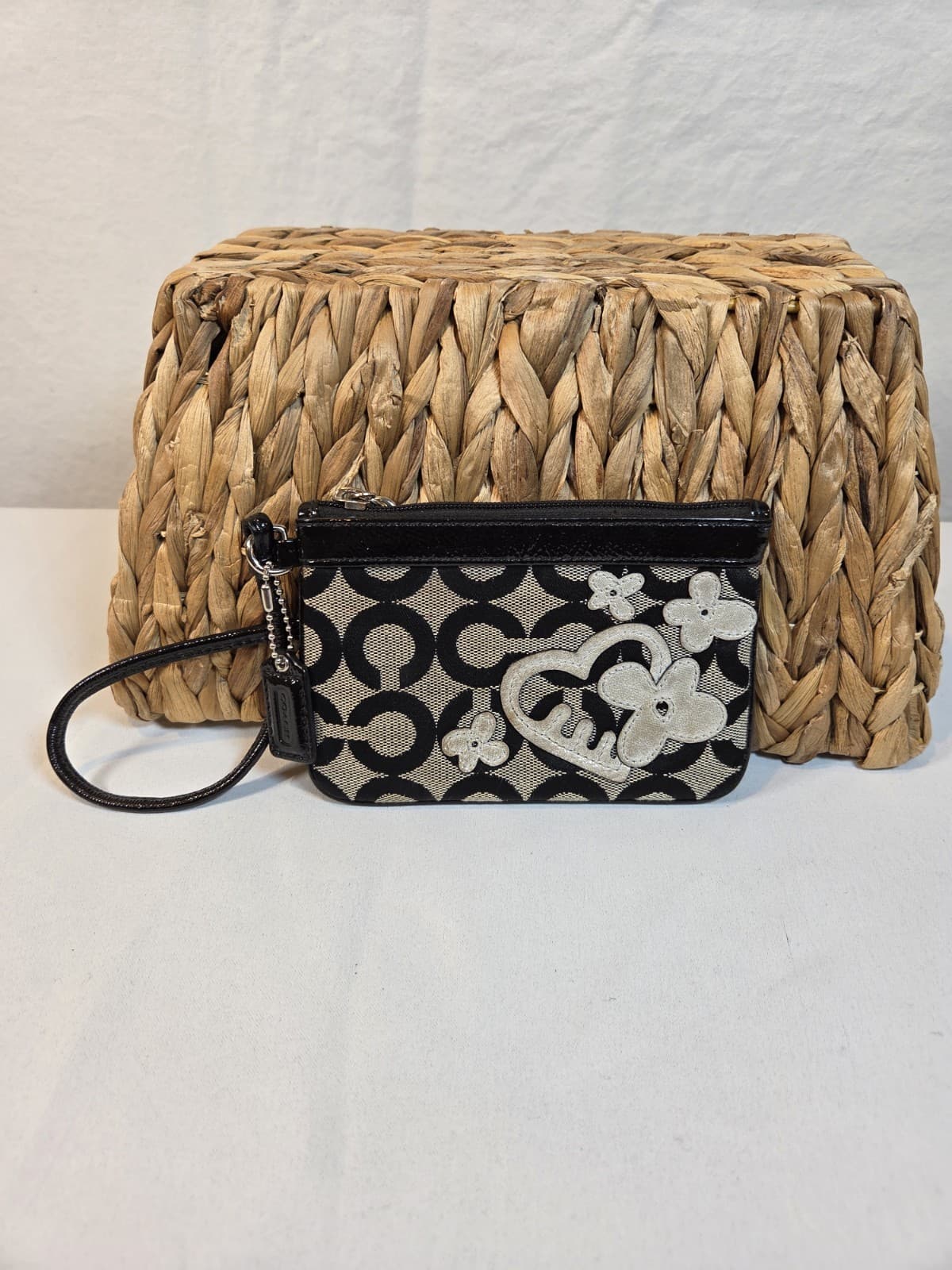 Coach Poppy Signature C Wristlet Pouch Y2K Heart Flower Appliqué Black White Zip