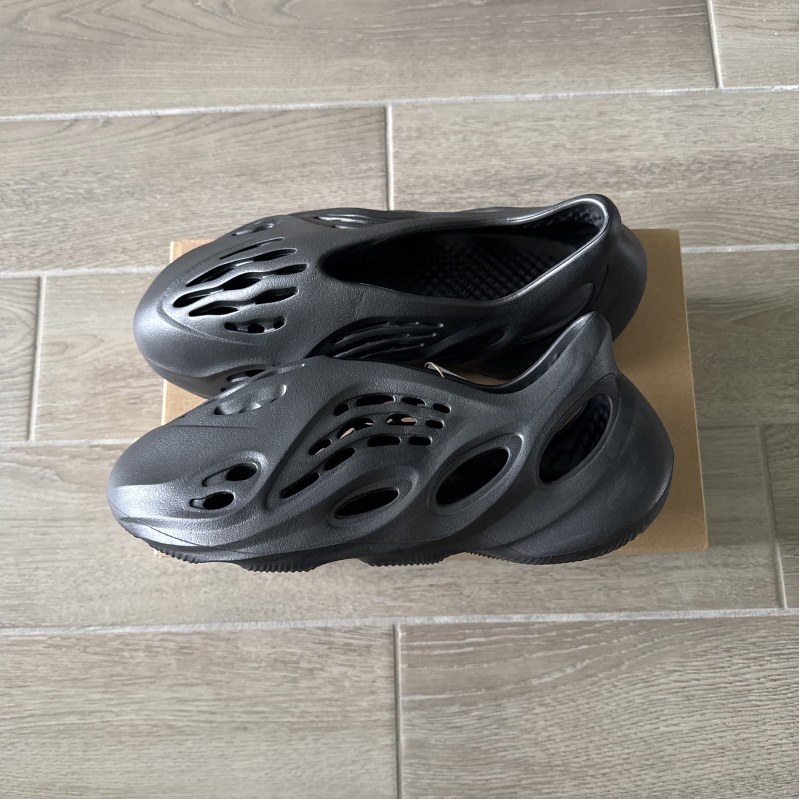 Yeezy Foam RNNR Onyx Mens US 11 Brand New With Box