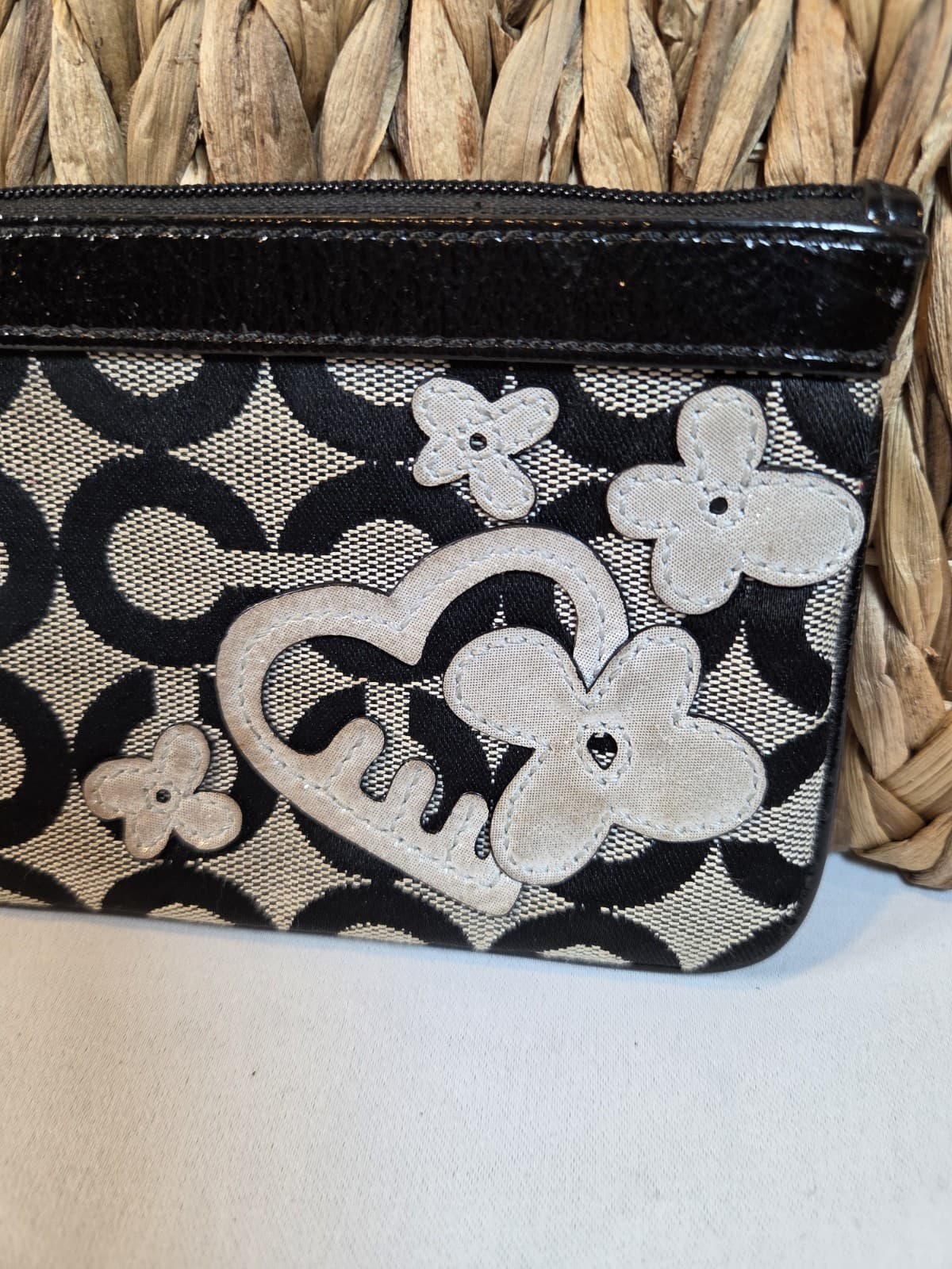 Coach Poppy Signature C Wristlet Pouch Y2K Heart Flower Appliqué Black White Zip thumbnail 3