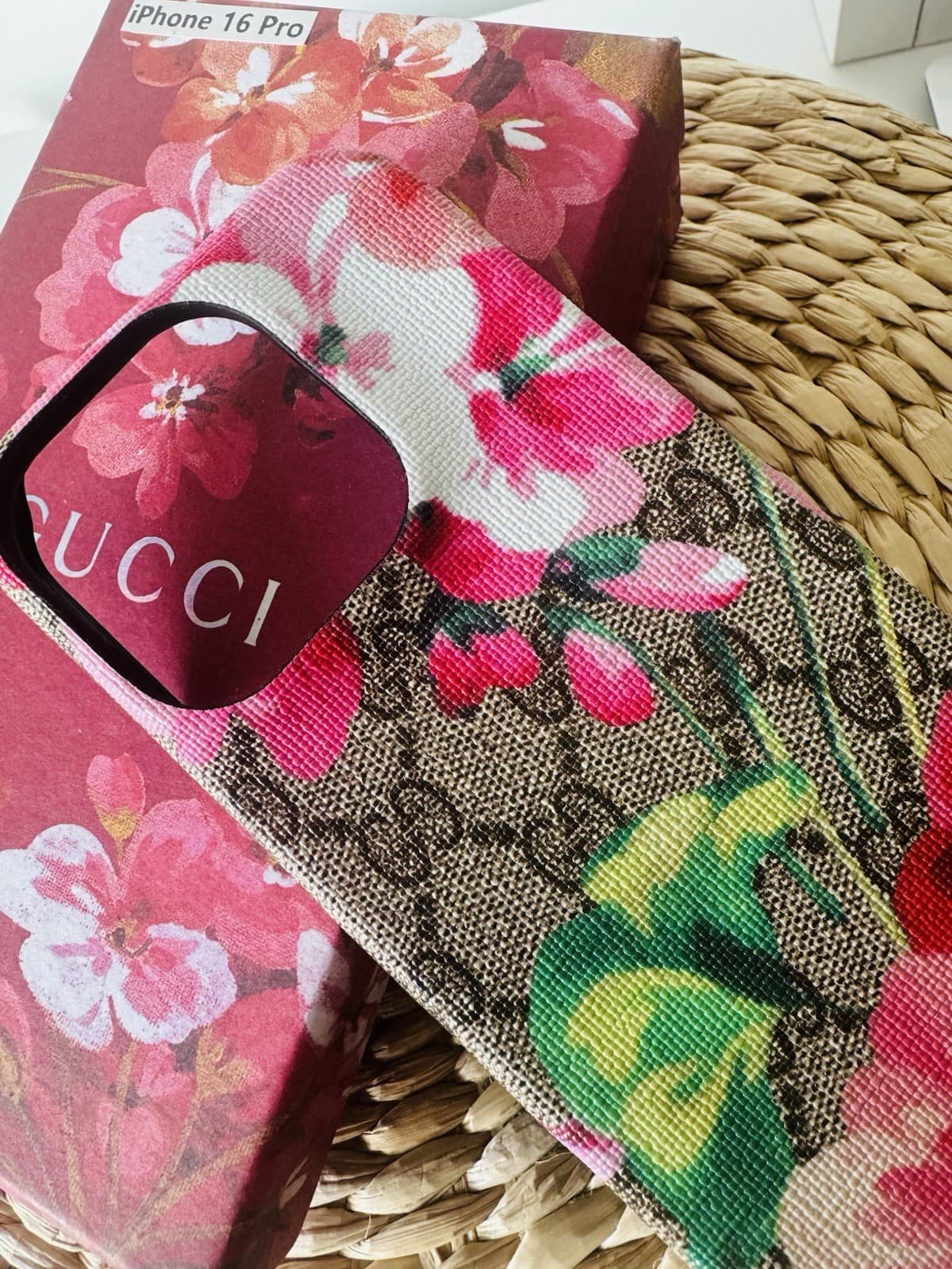 iphone 16 pro flower case Gucci thumbnail 3