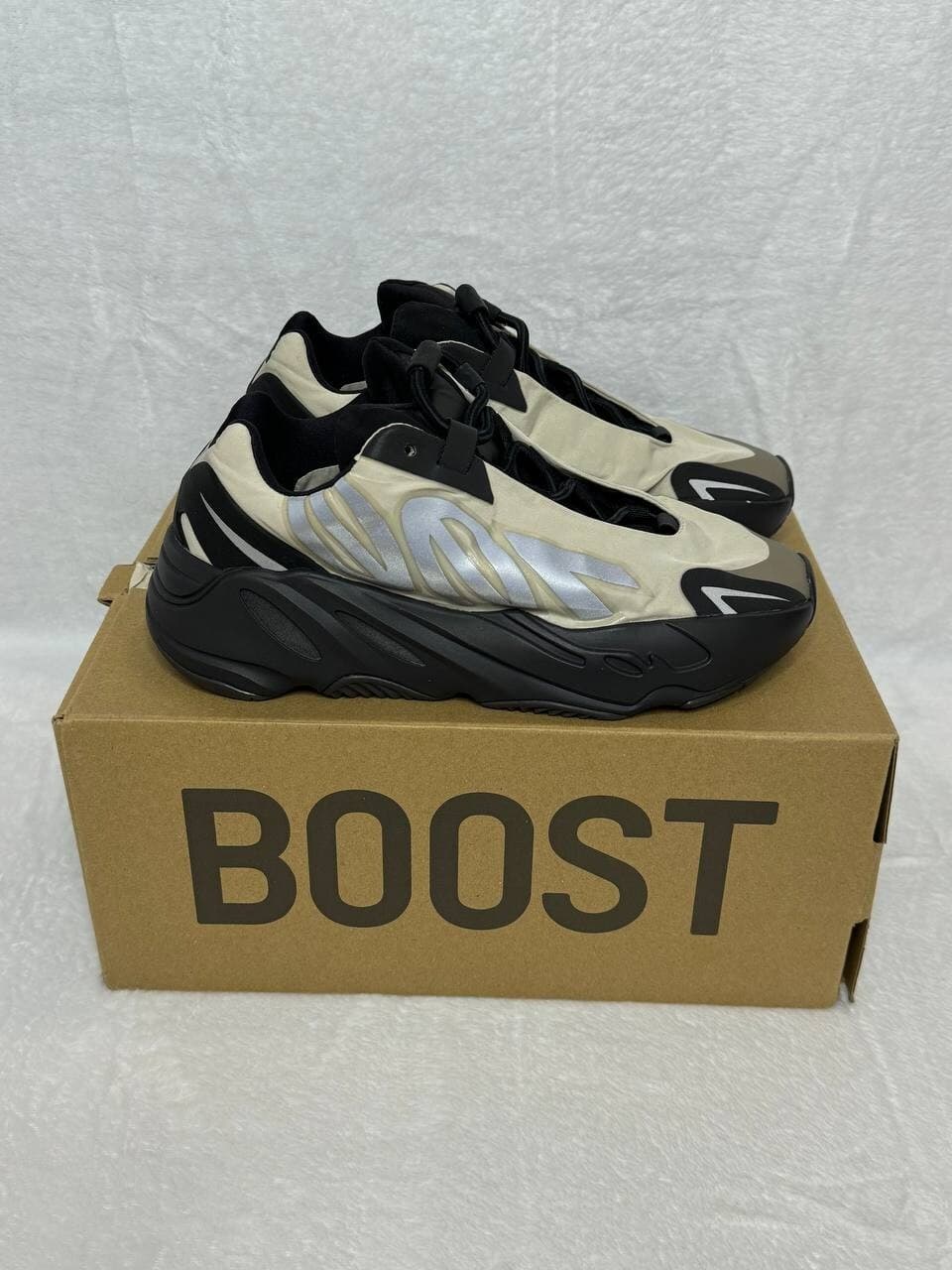 Size 5.5 - adidas Yeezy Boost 700 MNVN Bone