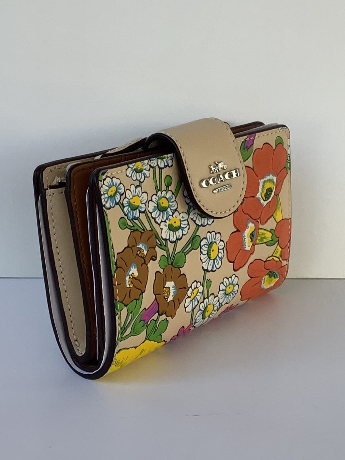 COACH CR934 MED CORNER ZIP Gorgeous Leather WALLET WITH FLORAL PRINT NWT