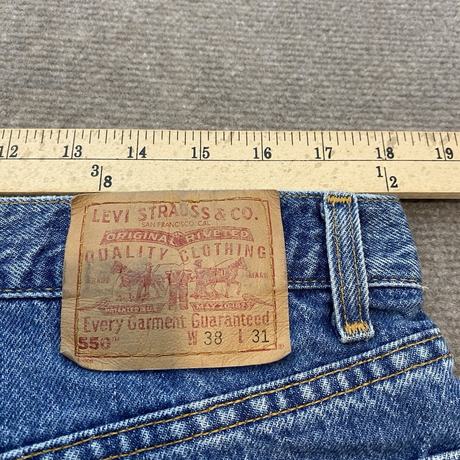 vtg Levi’s 550 Jeans Mens 38 Fits 36x31 Y2K Baggy Blue USA Made Classic Denim thumbnail 8