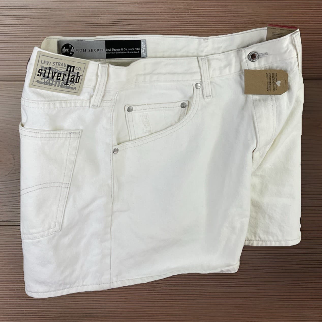 Levis Denim Shorts Silvertab Jean Mom Short High Waist Off White Women Sz 33 NWT