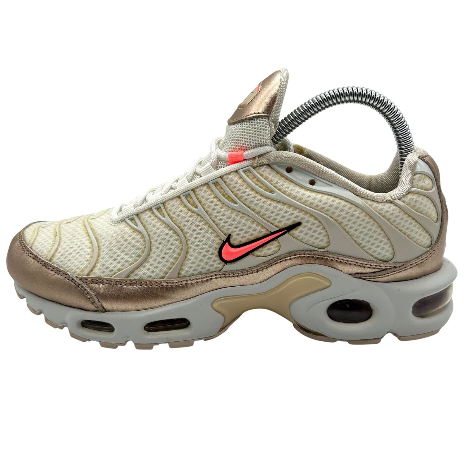 Nike Air Max Plus TN SE Shoes Womens 8 Light Orewood Brown Sneakers CJ9980-100