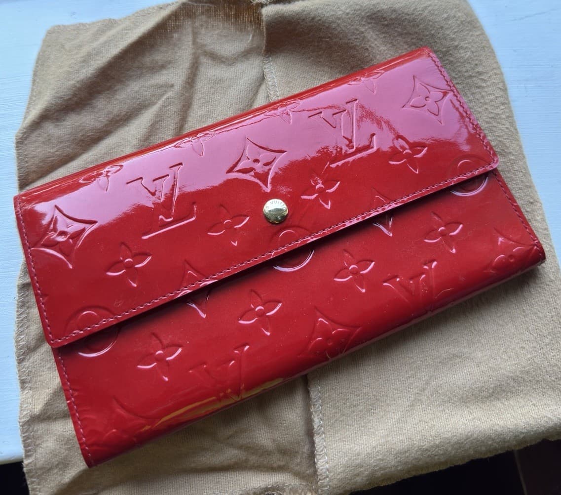 Louis Vuitton Monogram Sarah Vernis Wallet Rose Red Color