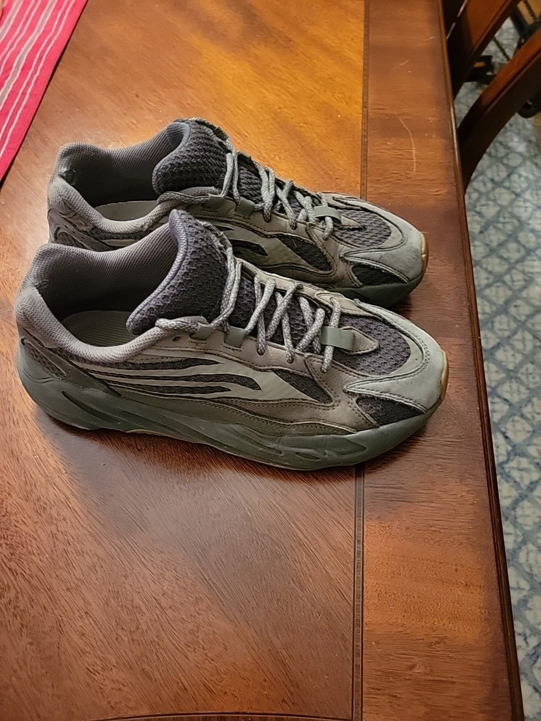 Men's Yeezy Shoes Size 9