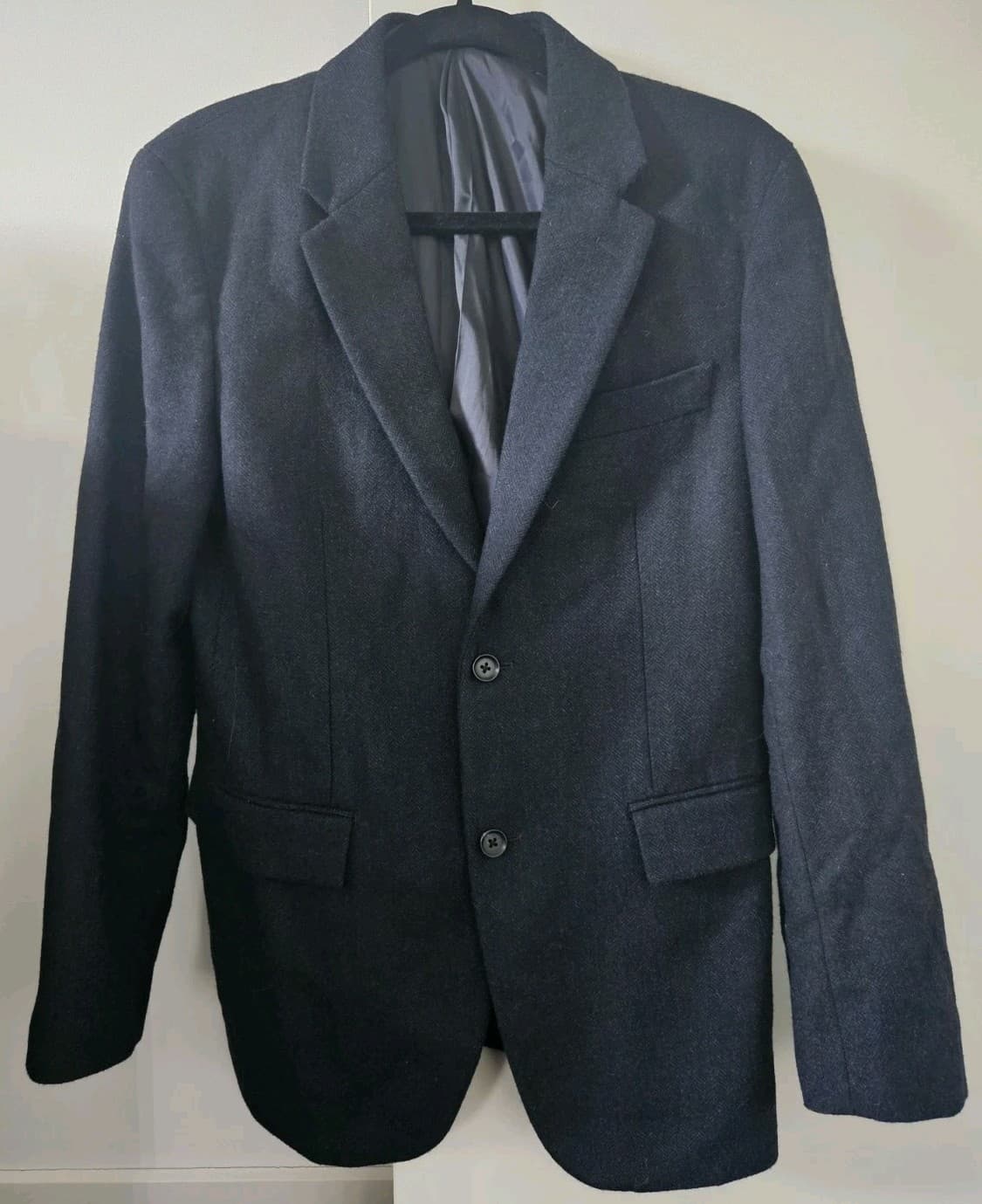 Uniqlo Men’s Wool Blend Suit Blazer Jacket Navy Blue Size Small 2 Button