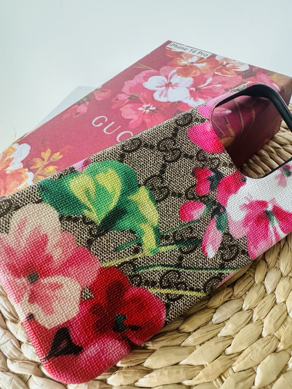 iphone 16 pro flower case Gucci thumbnail 6