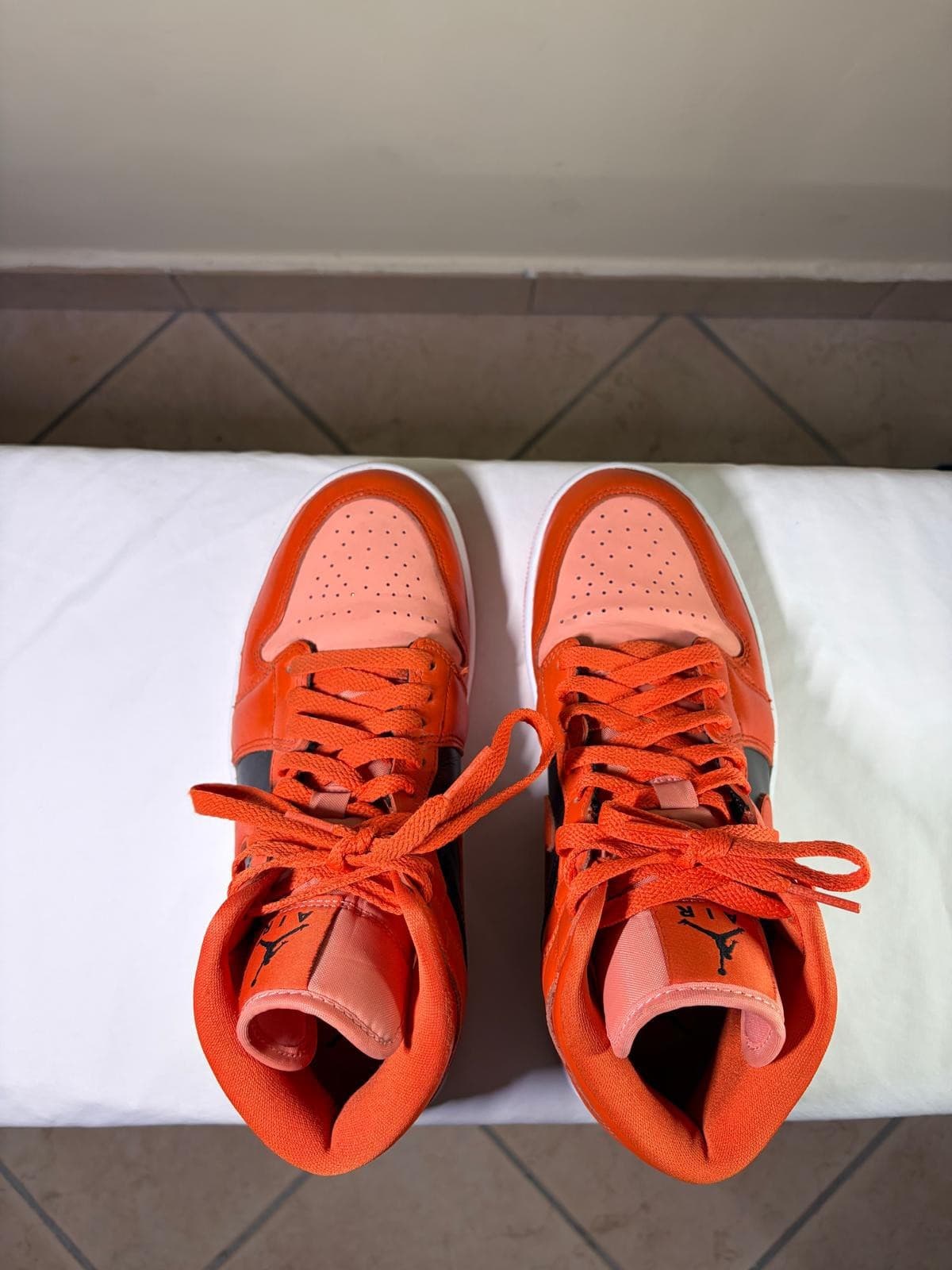 Nike Air Jordan 1 Mid SE "Orange Black" thumbnail 5