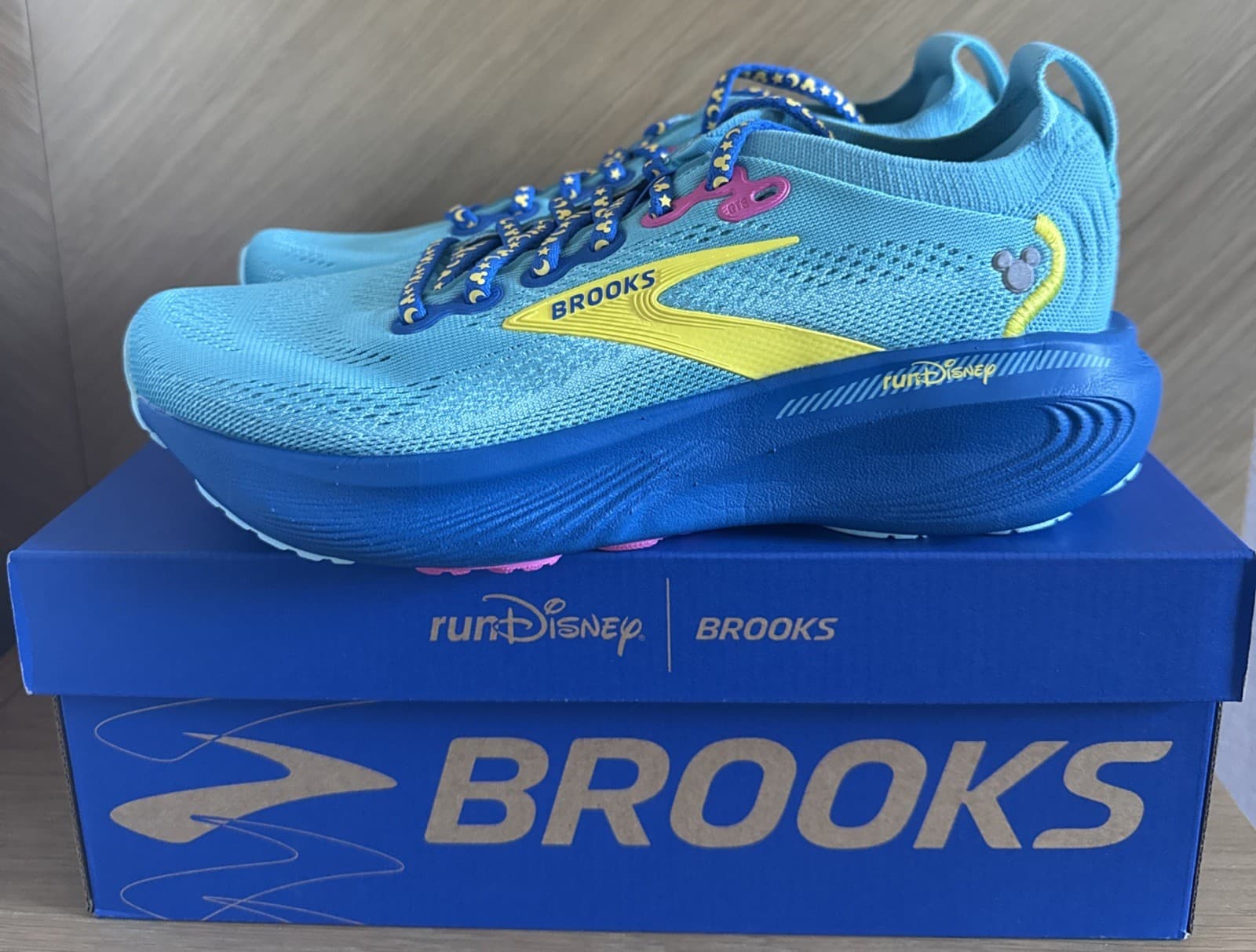 2026 RunDisney Brooks Adrenaline GTS 25 Disneyland Half Marathon Womens Size 8