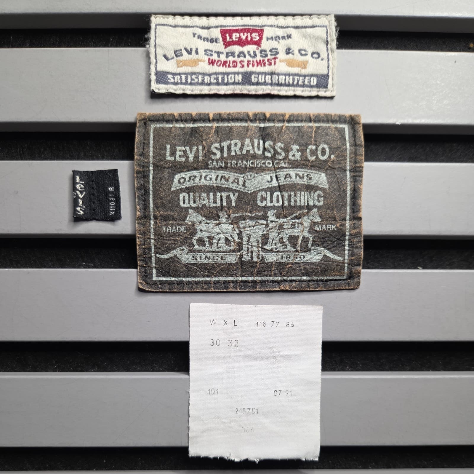 Vintage Levi's 418 Black Tab W30 L32 Replacement Patch Badge Label Jeans L39