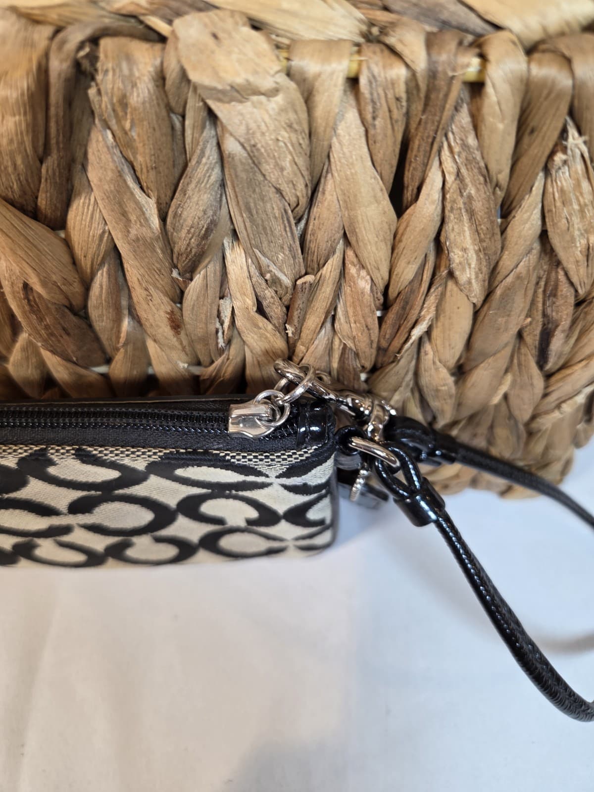 Coach Poppy Signature C Wristlet Pouch Y2K Heart Flower Appliqué Black White Zip thumbnail 5