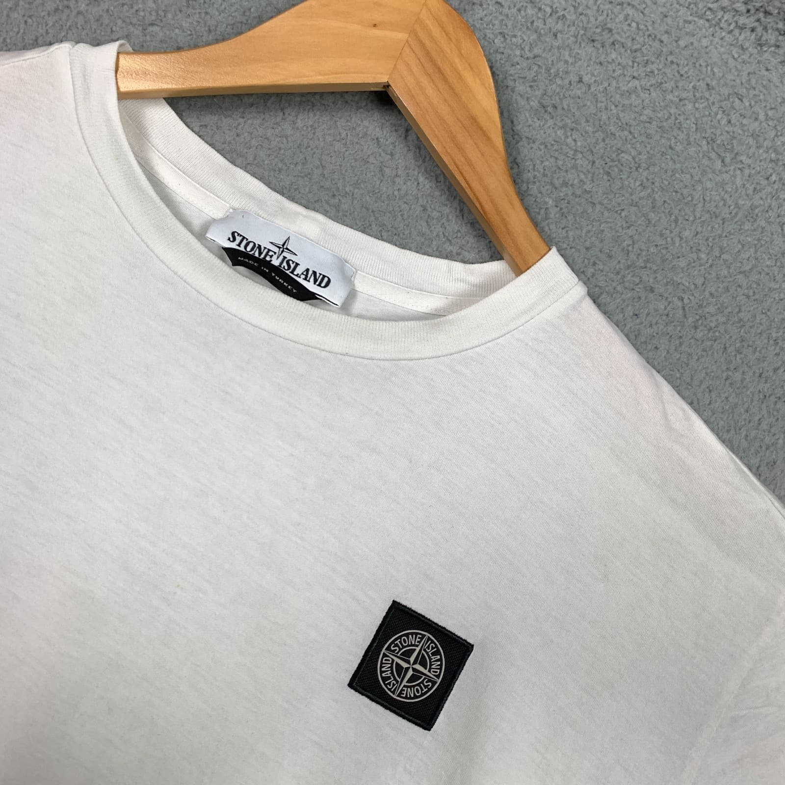 Stone Island T-Shirt Men's Large L White Logo Patch Short Sleeve Crewneck Casual