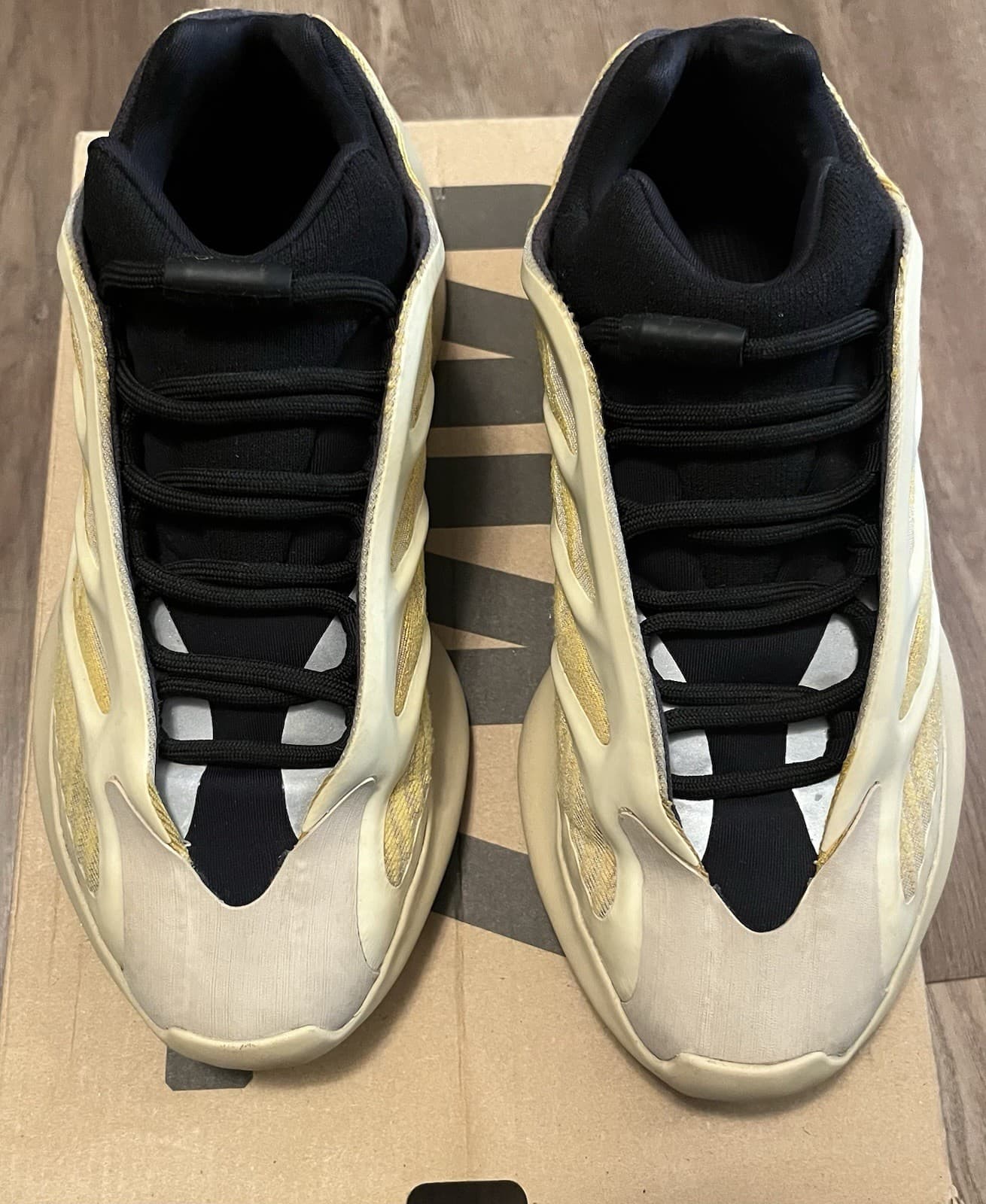 YEEZY 700 Vo3 Men’s Safflower  Size 6. G54853.
