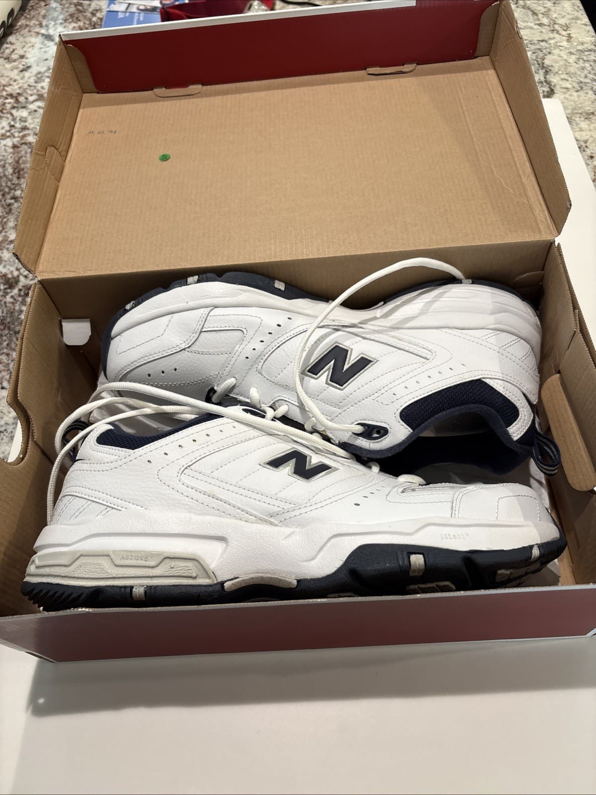 New Balance Training Men’s Size 13 White And Navy Blue