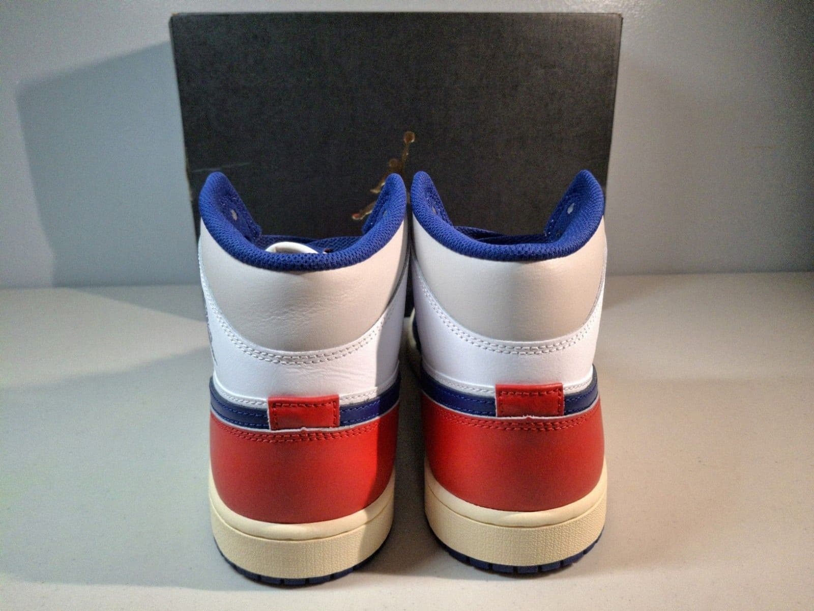 Air Jordan 1 Mid Rare Air Size 11.5 New In Box thumbnail 4