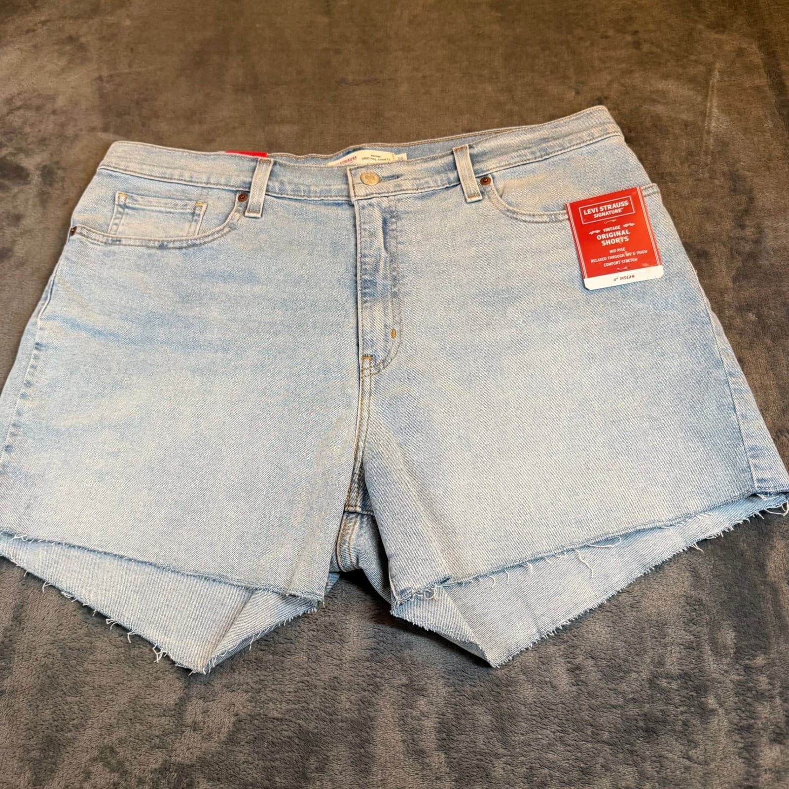 Levi Strauss Signature Light Wash Denim Relaxed Fit Shots Womens size 16 W33 NWT