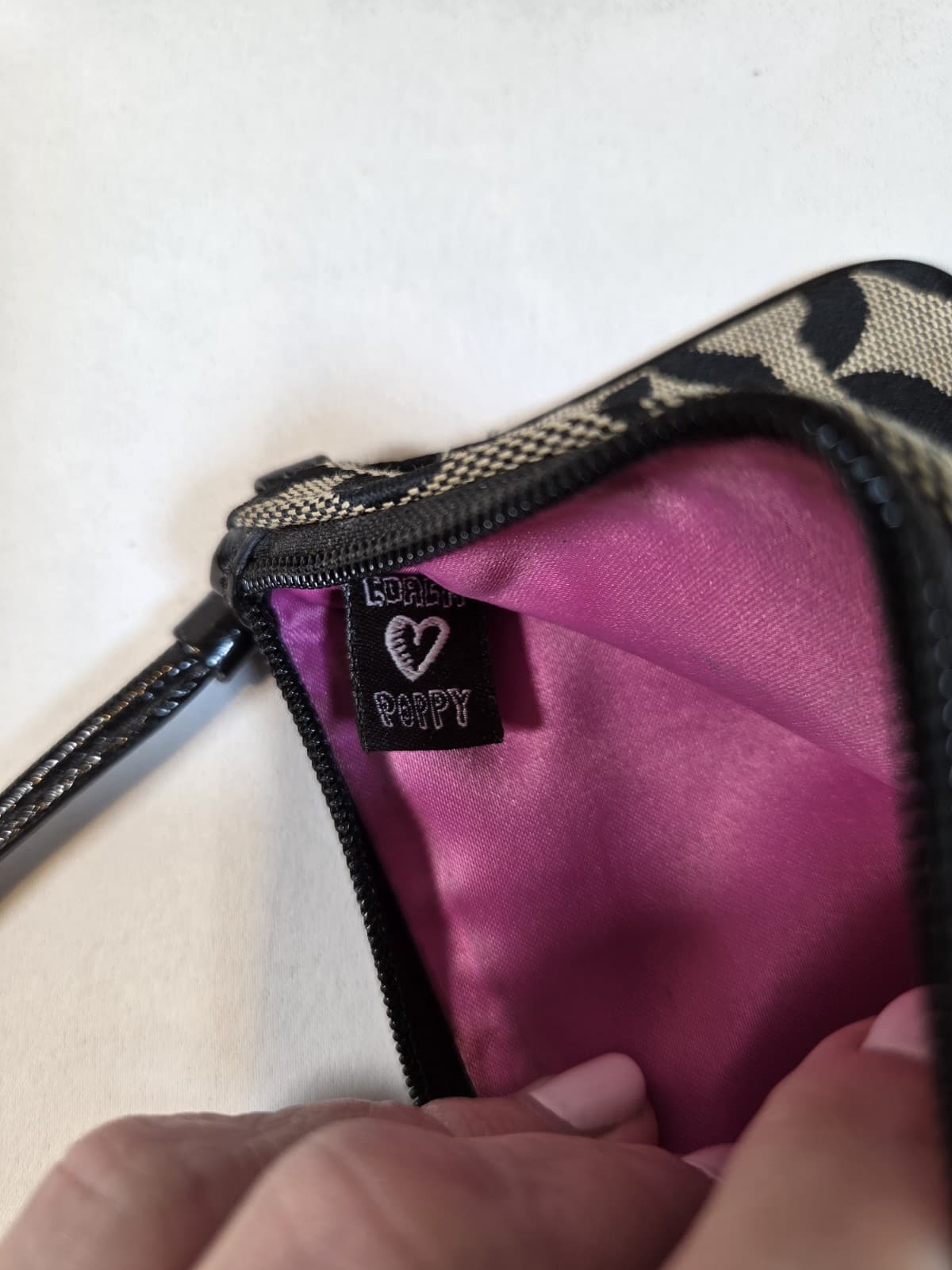 Coach Poppy Signature C Wristlet Pouch Y2K Heart Flower Appliqué Black White Zip thumbnail 7