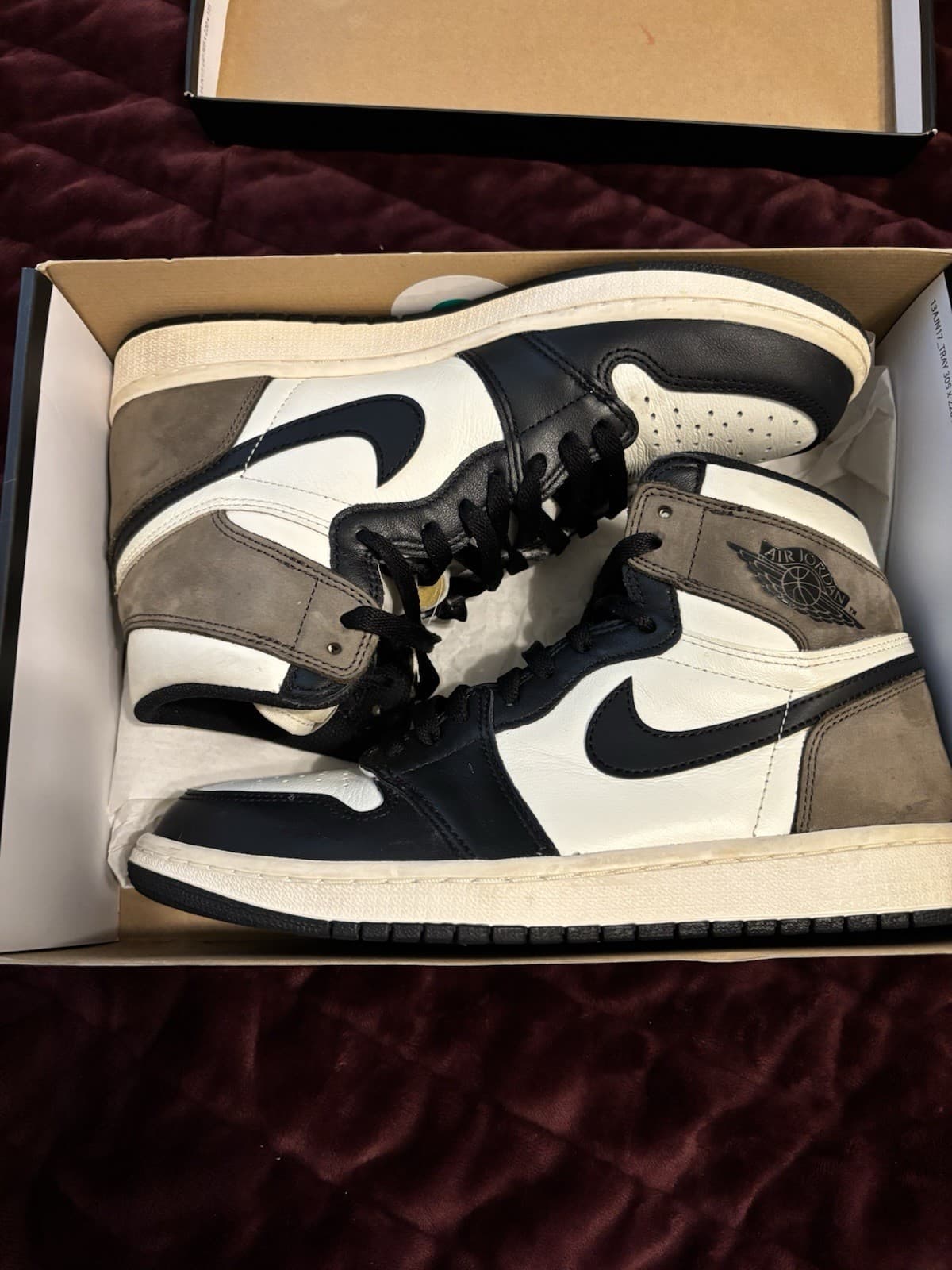 Air Jordan 1 Retro High OG ‘Dark Mocha’