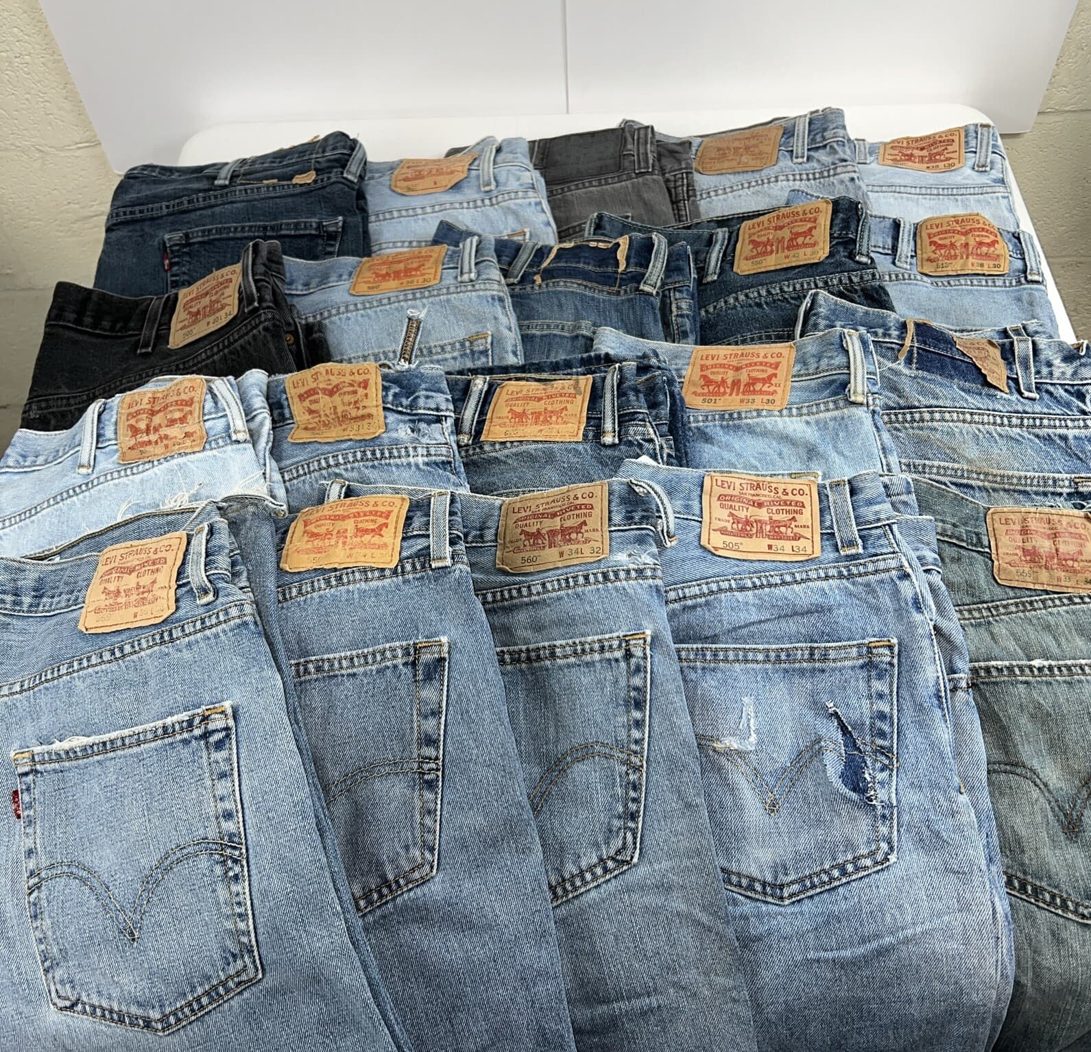 Wholesale Lot of 20 pairs of Levi's Grade B Men's Jeans