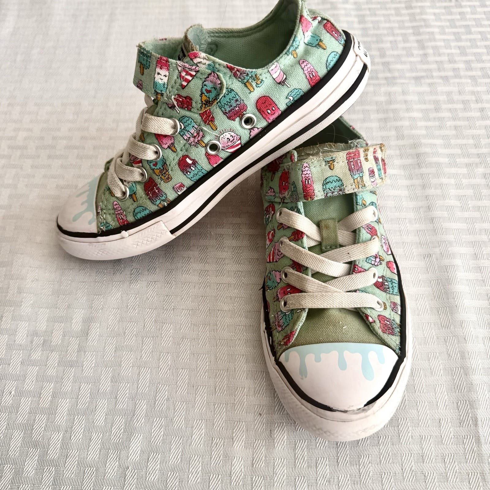 Converse Chuck Taylor Youth Ice Cream Print Low Top Sneakers Mint Green thumbnail 2