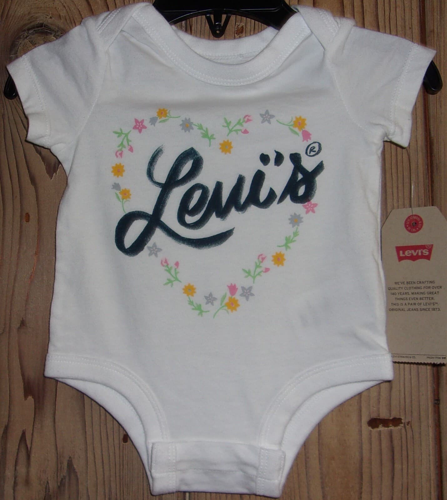 LEVI'S Baby "Classic Levi's" Short Sleeve One Piece WHITE Size: 3 Months NWT
