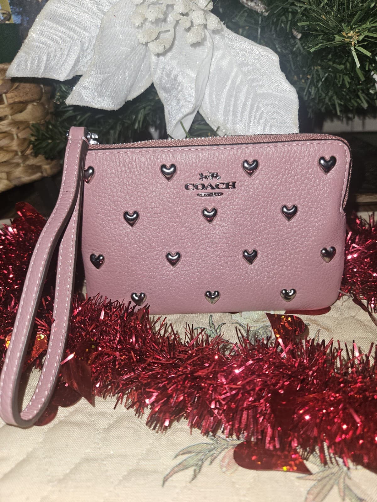 Coach Corner Zip Wristlet With Heart Rivets PINK NWT RETAIL:$118❤️🩷❤️