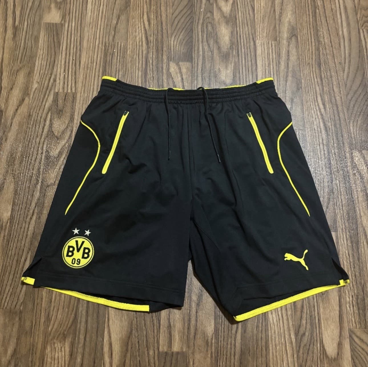 PUMA Borussia Dortmund Soccer / Training Shorts With Mesh & Drawstrings XL