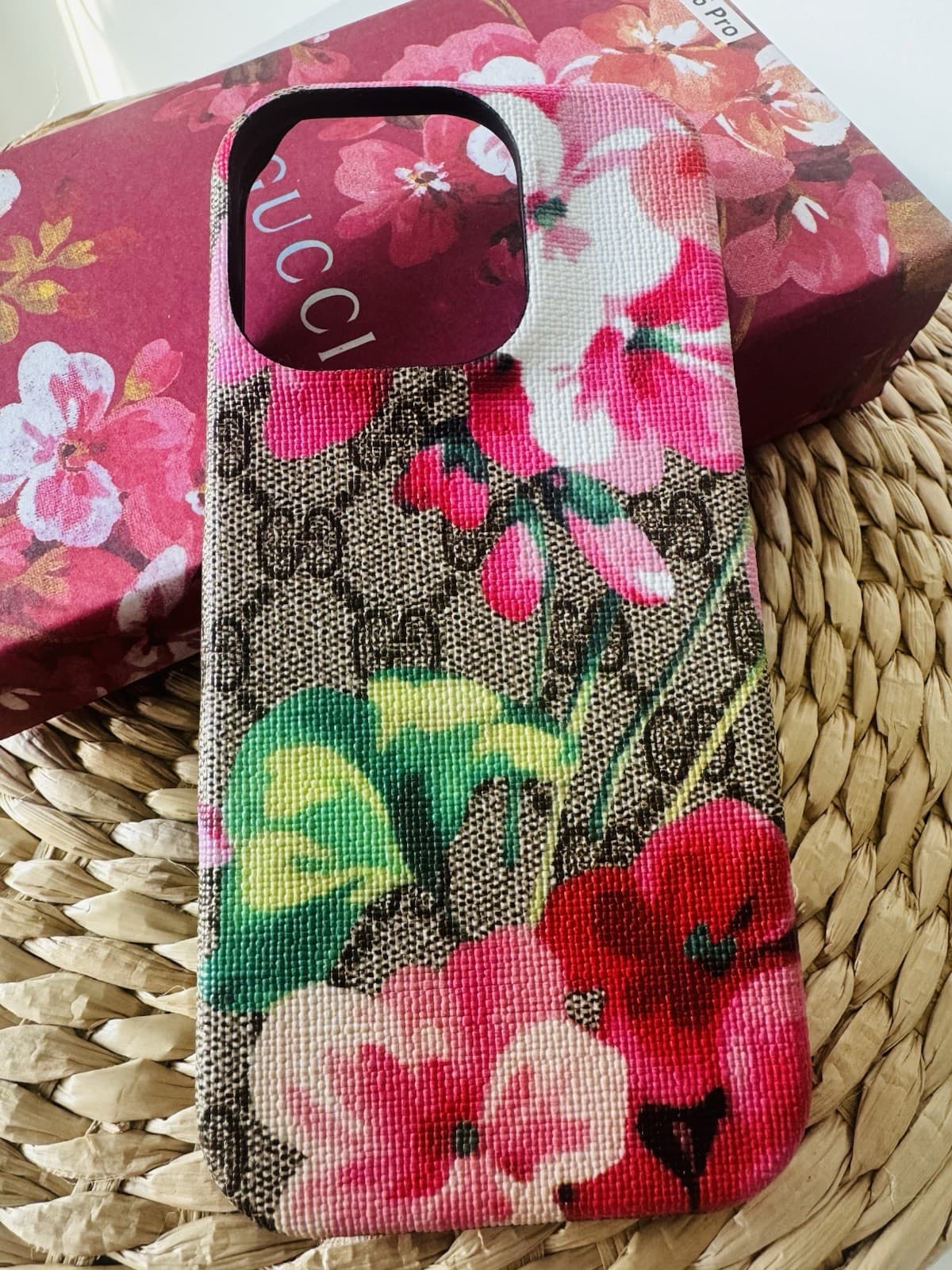 iphone 16 pro flower case Gucci thumbnail 2