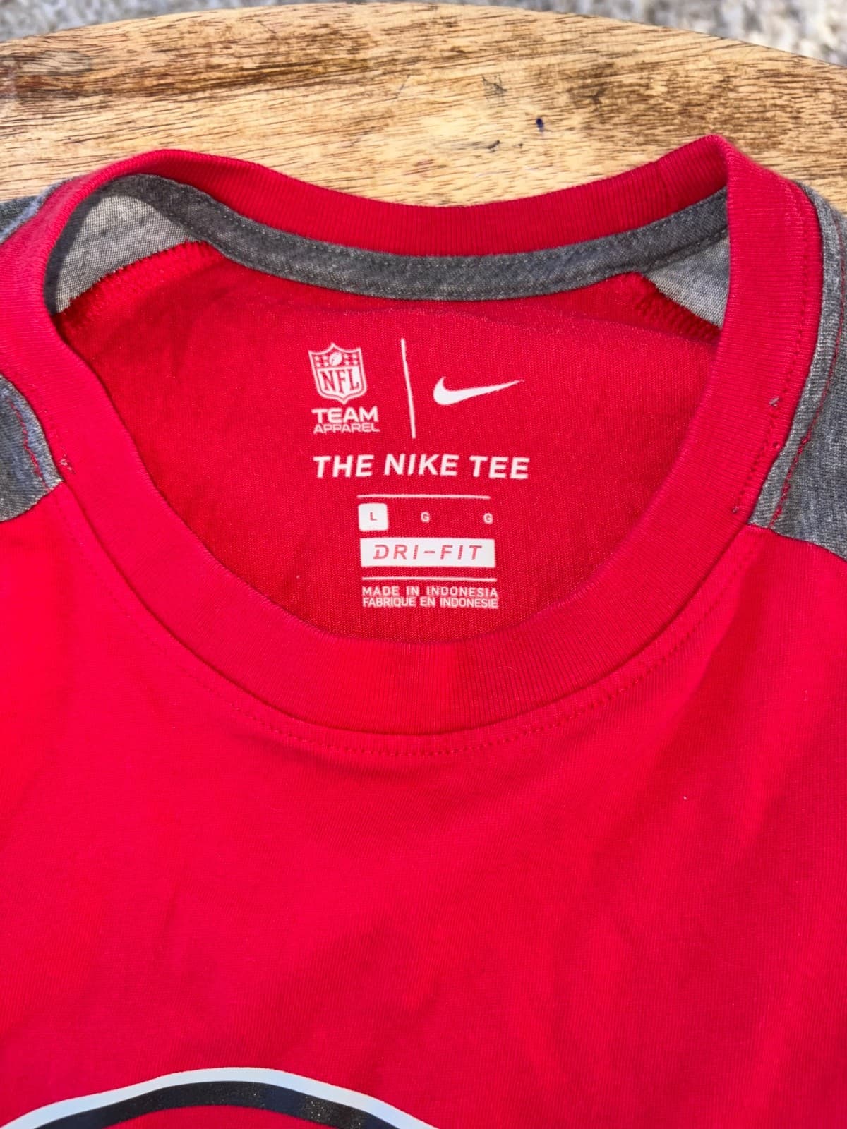 Nike Tee Tampa Bay Buccaneers Men’s large Long Sleeve Red Bucs Shirt thumbnail 3